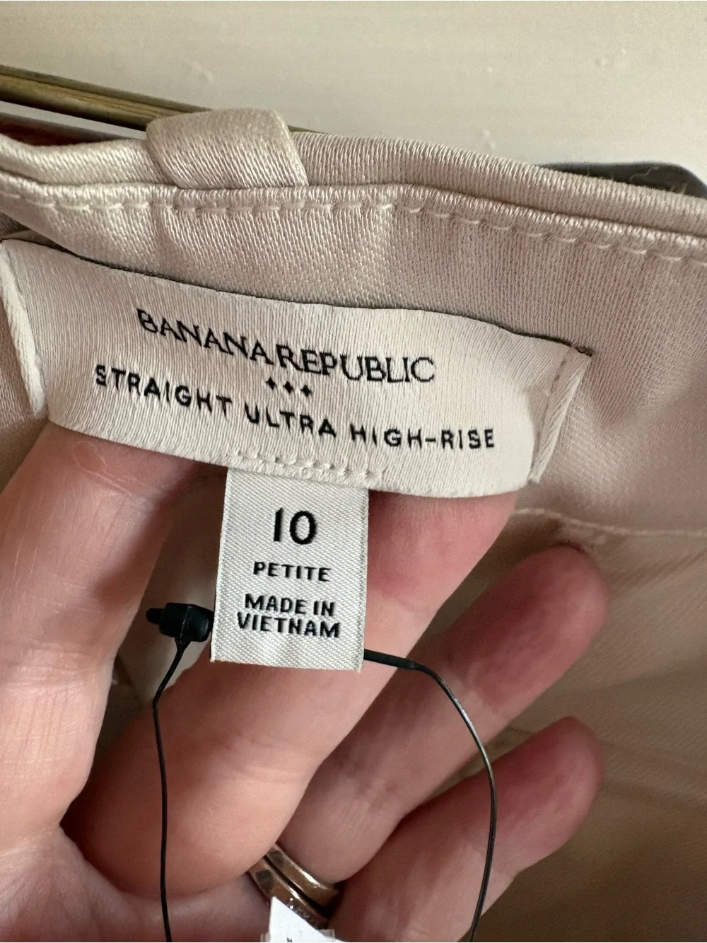 NWT Banana Republic cream pleated, high-waisted, dress pants with black trim